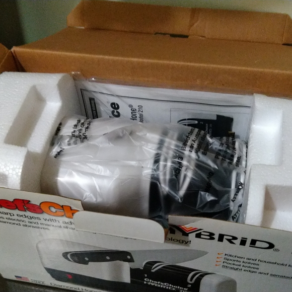SOLD Chef's Choice 210 Knife Sharpener - Picture 2 of 2